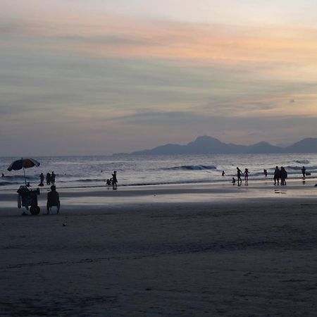 Hostel Ohanalu Surf House อิตันญาเอม ภายนอก รูปภาพ